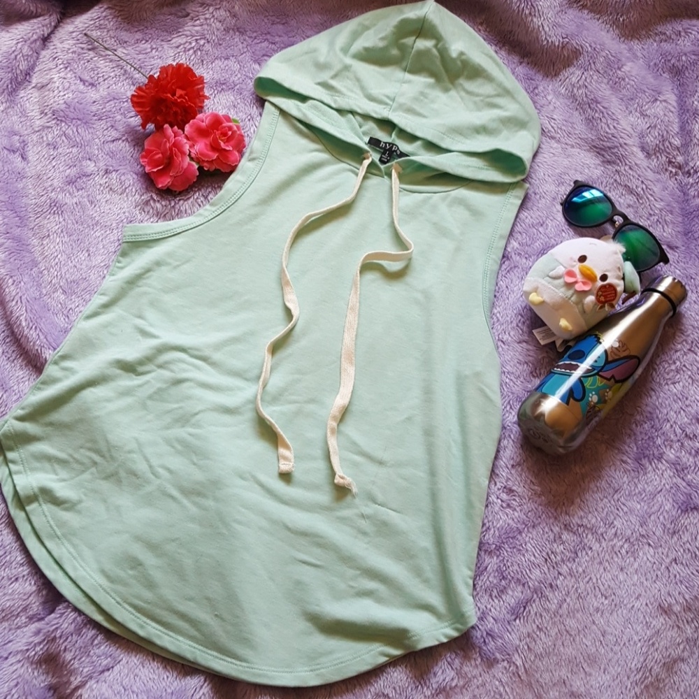 Sleeveless summer hoodie